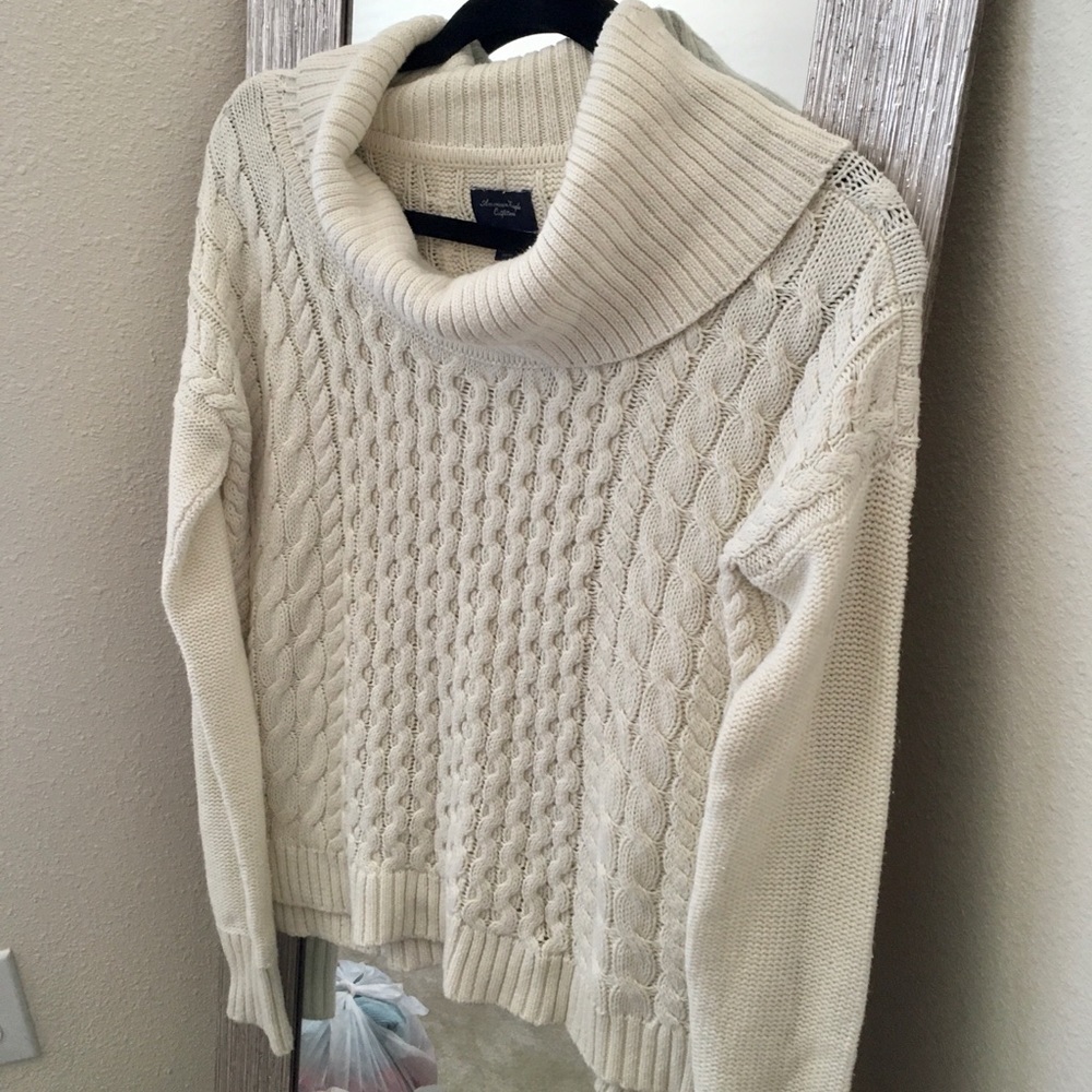 XS American Eagle white sweater